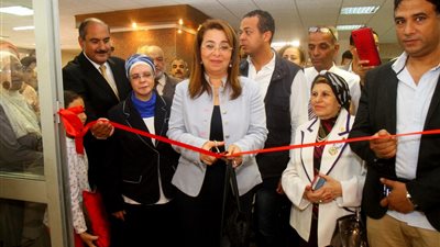 غادة والي تفتتح معرض ديارنا في الإسكندرية (صور)