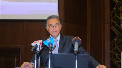 وزير النقل يتابع معدلات تطوير الإشارات الكهربائية بخطي سكة حديد