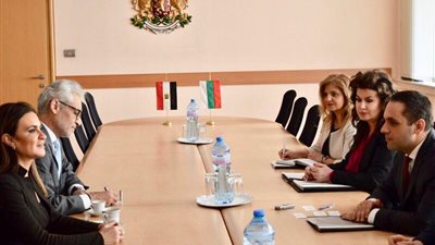 سحر نصر تبحث آليات تطوير الاستثمارات البلغارية