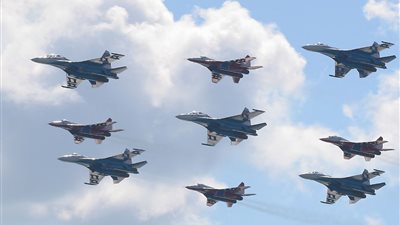 المرصد: الجيش السوري يسيطر على بلدتين بعد ضربات روسية