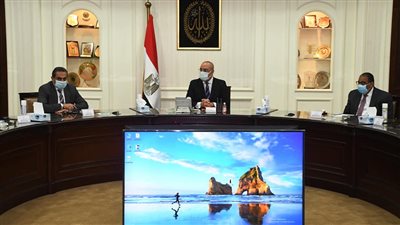 وزير الإسكان يتابع مع مسئولي «المقاولون العرب» موقف تنفيذ المشروعات المشتركة