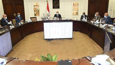 وزير الإسكان يستعرض موقف محطات معالجة الصرف الصحي