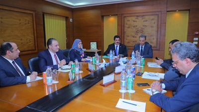 وزير النقل يبحث مع محافظ القليوبية المشروعات الخدمية والاستثمارية