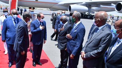 مراسم استقبال رسمية لـ السيسي لدى وصوله إلى جيبوتي