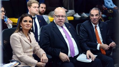 وزير الاقتصاد الألماني يزور مسرعة الأعمال «فلك»