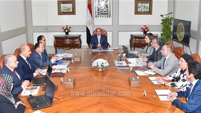 «السيسى» يستعرض استراتيجية مكافحة الفقر وتحسين مستوى المعيشة 