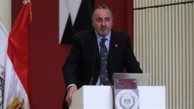 عالم الآثار البريطاني نيكولاس ريفز يصل إلى الأقصر