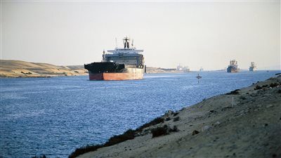 عبور 49 سفينة قناة السويس بحمولات 3,2 مليون طن