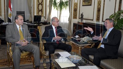 رئيس الوزراء لسفير هولندا: نتطلع للاستفادة من خبراتكم في المجال الزراعي