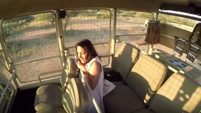 فيديو: ميس حمدان تصرخ بعد رقصها على الأنغام الإفريقية: 