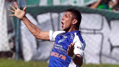 مهاجم بوليفيا يصاب بكسر في الفك ويفقد 2 من أسنانه خلال مباراة الأرجنتين