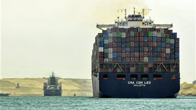 مميش: عبور 75 سفينة قناة السويس بحمولات 5,8 مليون طن