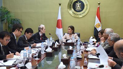 سحر نصر تبحث ترتيبات منتدى الاستثمار المصري - الياباني