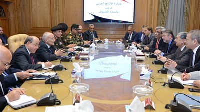 العصار وشاكر يبحثان مع «KSB» الألمانية تشغيل آبار المياه بالطاقة الشمسية