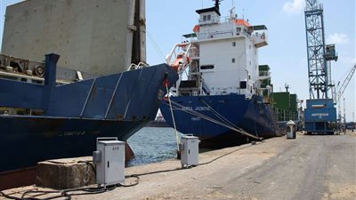 تدشين وحدة متنقلة بـ«ميناء دمياط» لإمداد السفن العملاقة بالتيار الكهربائي