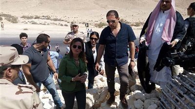 بتمويل 1,5 مليار دولار.. سحر نصر تتفقد طريق 