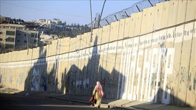 إسرائيل تعتزم إقامة (سياج ذكي) بين الخليل ومنطقة لخيش