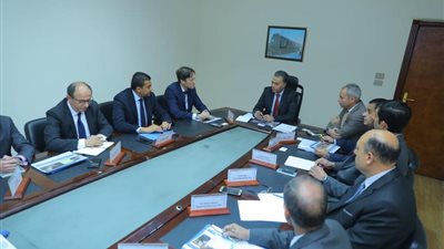 وزير النقل يبحث مع «سيمنس» أعمال تحديث نظم إشارات السكك الحديدية 