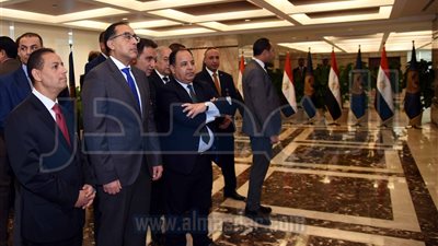 رئيس الوزراء يستعرض برنامج استراتيجية الخدمات المالية غير المصرفية