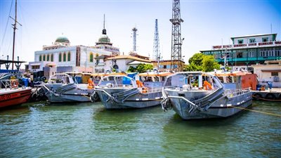 رئيس «قناة السويس» يعلن وصول 3 وحدات جديدة لمكافحة التلوث البترولي