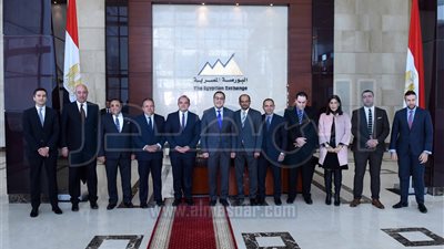 «مدبولى» يبحث مع رئيس البورصة استراتيجية تطوير سوق المال