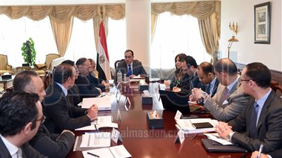 رئيس الوزراء يبحث مشاكل الصناعات الغذائية