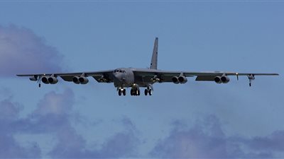 قاذفات أمريكية تتدرب على زرع الألغام قرب حدود روسيا