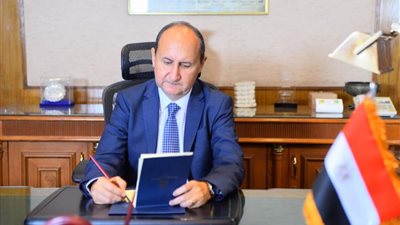 «الصناعة» تقرر استمرار فرض رسم صادر على الخامات التعدينية