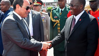 السيسي يضع إكليل زهور على ضحايا الإبادة الجماعية برواندا (صور)