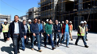 رئيس الوزراء يتفقد مشروعات مدينة العلمين الجديدة