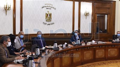 رئيس الوزراء يستعرض مخطط تطوير حديقة الفسطاط