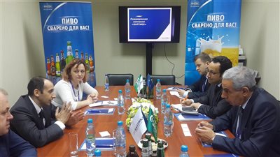 وزير الصناعة يبحث مع شركة روسية صناعة السيارات في مصر