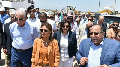 سحر نصر تفتتح أول مصنع لإنتاج لمبات الليد في جنوب سيناء (صور)