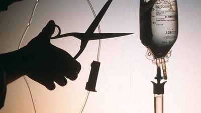 البرلمان الكندي يسمح للأطباء بمساعدة المرضى على الموت