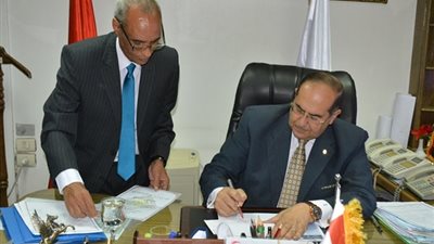 محافظ سوهاج يقيل رئيس مركز جهينة من منصبه