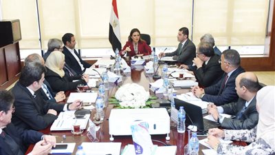 سحر نصر: 12,1 مليار دولار استثمارات 1090 مشروعًا بالمناطق الحرة 