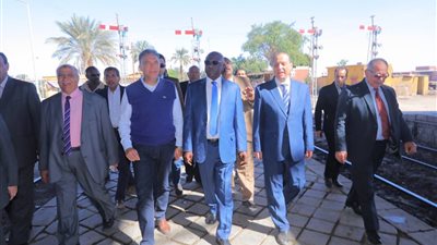 وزير النقل: خط سكة حديد جديد للربط مع السودان بطول 600 كيلو متر