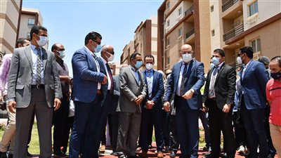 وزير الإسكان يتفقد وحدات مبادرة «سكن لكل المصريين» في حدائق العاصمة