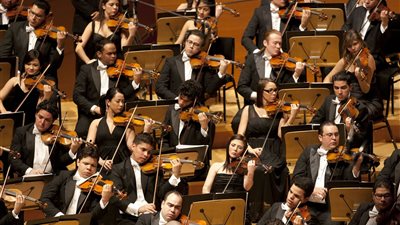 السيمفوني يعزف إمبراطور بيتهوفن ويحيي مئوية سكريابين في الأوبرا