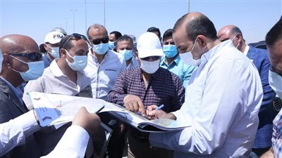 وزير النقل يتابع أعمال تنفيذ مشروع القطار الكهربائي السريع