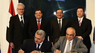 «البترول» توقع 5 مذكرات تعاون مع شركات دولية