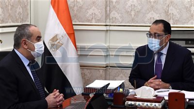 رئيس الوزراء يتابع أعمال تطوير ورفع كفاءة مطار برج العرب الدولي