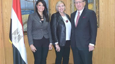 «المشاط» تبحث مع «الجامعة الأمريكية» استحداث قسم لتدريس «السياحة والضيافة»  