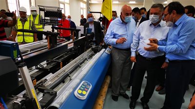وزير قطاع الأعمال يتفقد مركز تدريب العاملين بشركة غزل المحلة