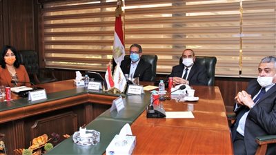 وزيرا الطيران المدني والسياحة يتفقان على تذليل العقبات أمام المستثمرين