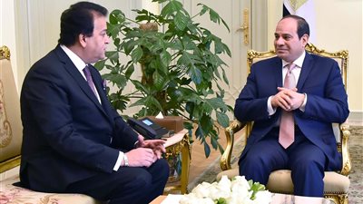 السيسي يبحث مع وزير التعليم العالي خطة تطوير الجامعات
