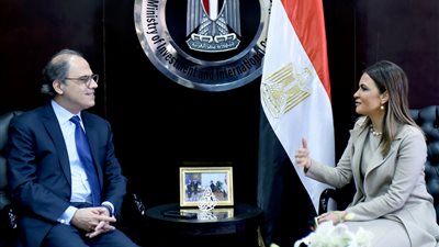 سحر نصر: ندعم القطاع الخاص لضخ استثمارات جديدة بالمشروعات القومية 