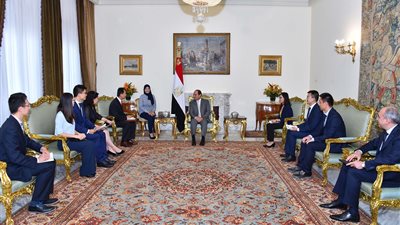 قبيل زيارته لبكين.. السيسي يحاور ممثلي كبرى وسائل الإعلام الصينية