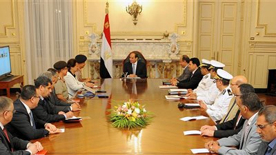 السيسي يستعرض خطط تطوير محور المحمودية مع قيادات البحيرة والإسكندرية