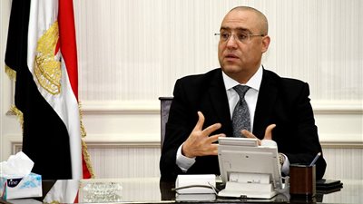 «الجزار» يتابع الموقف التنفيذى لمشروعات «الإسكان» مع قيادات «المجتمعات العمرانية » 